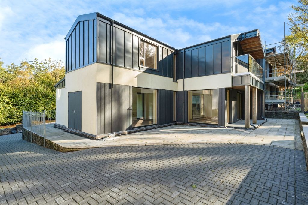 Property photo 1 of 29