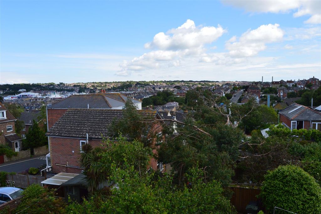 Additional image 5 of 3 bed end terrace house to rentPark Road, Cowes PO31