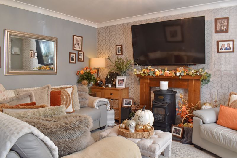 Property photo 2 of 15 Lounge