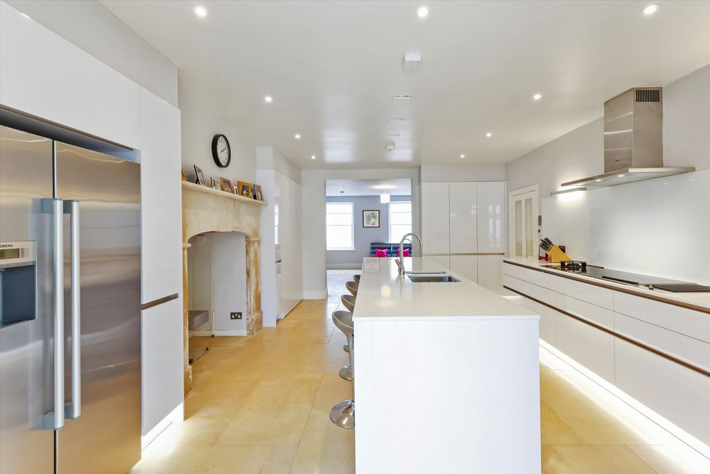 Property photo 3 of 22 Image