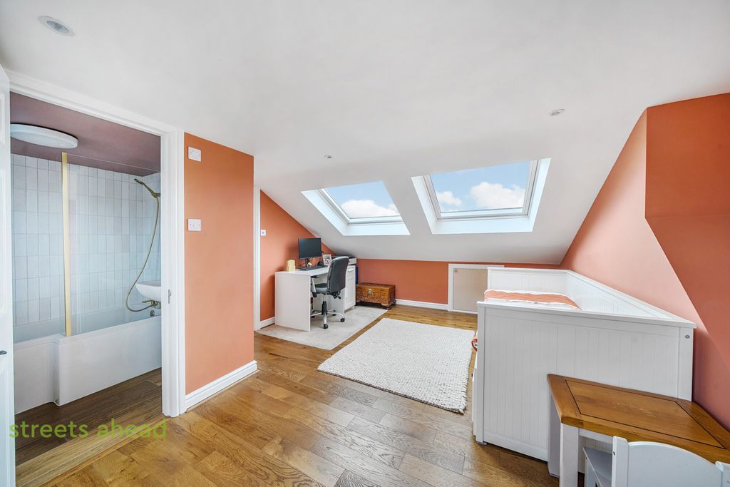 Property photo 3 of 17 975c7487-2Fd5-4d8...