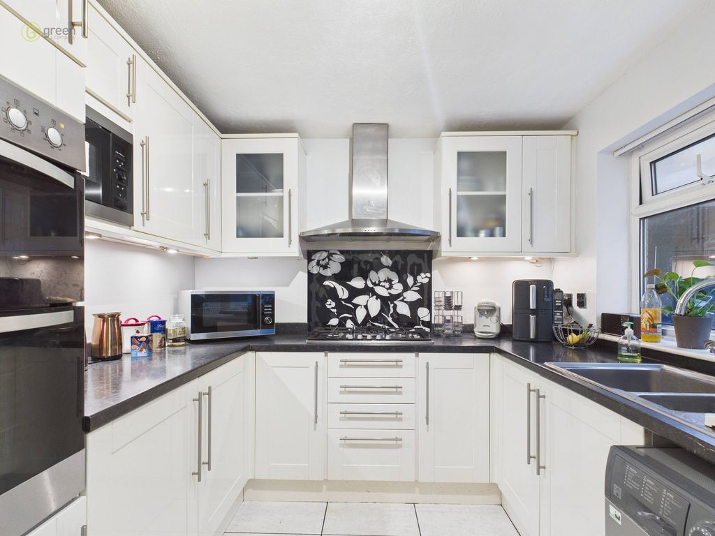 Property photo 2 of 39 Cam05591G0Pr0103Still019