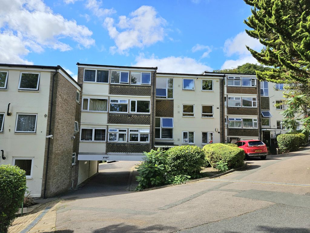 Property photo 1 of 6 Spacious 2-Bedroom Flat | Newly Refurbished | Ideal Location | Close To Luton Airport & Town Centre