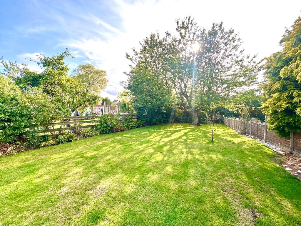 Property photo 2 of 28 Picture No. 21