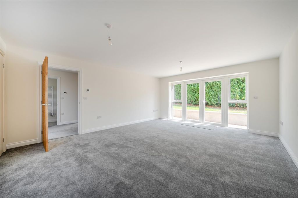 Property photo 2 of 19 Sitting Room