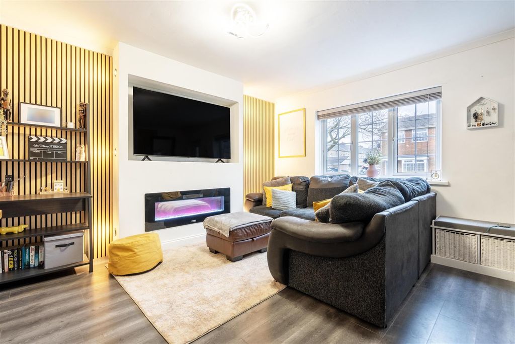 Property photo 2 of 9 Living Room