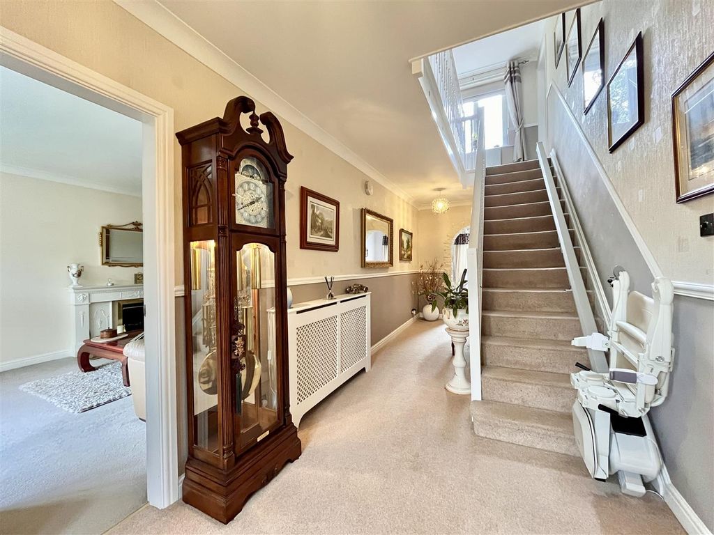 Property photo 3 of 32