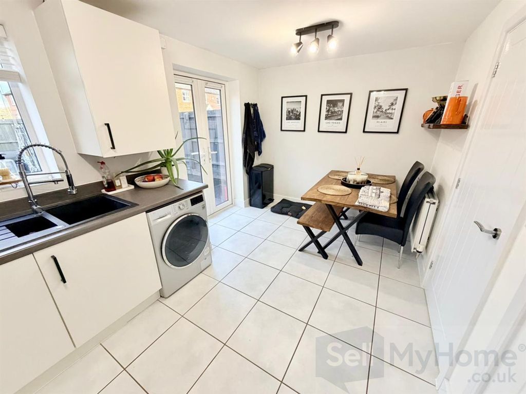 Property photo 3 of 15 Kitchen