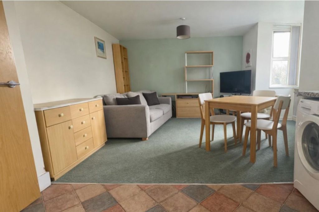 Property photo 3 of 9