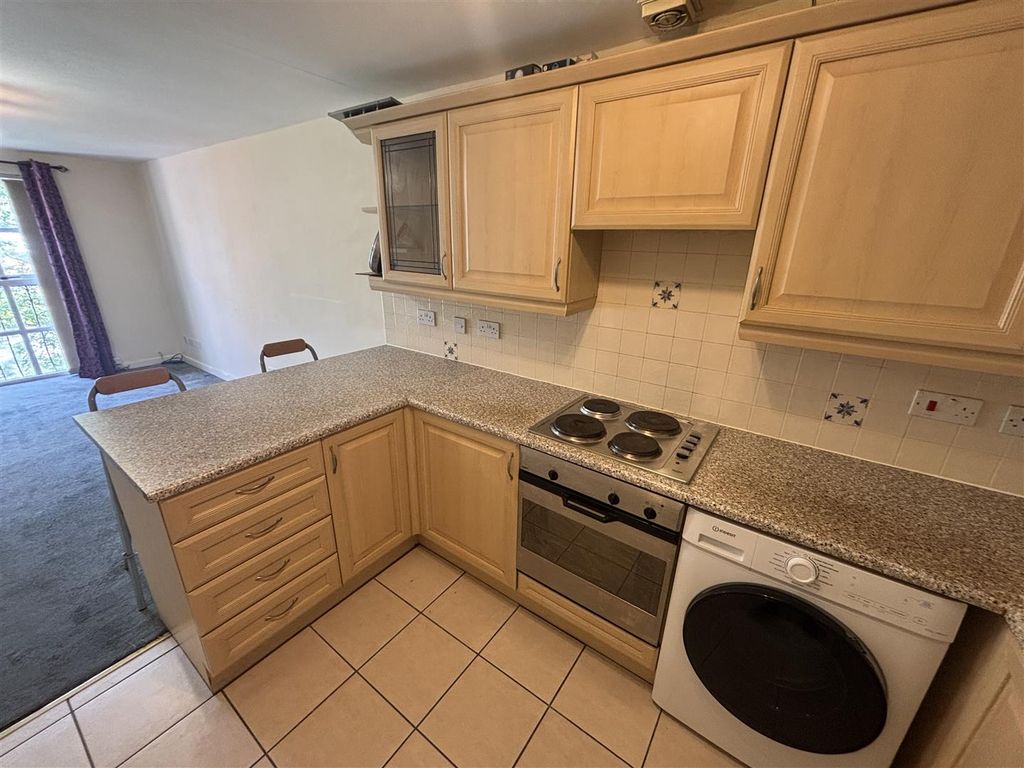 Property photo 3 of 11
