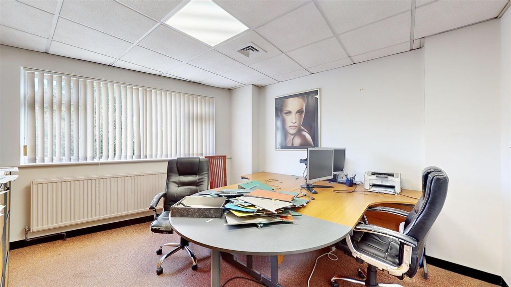 Property photo 3 of 11 P8.Jpg
