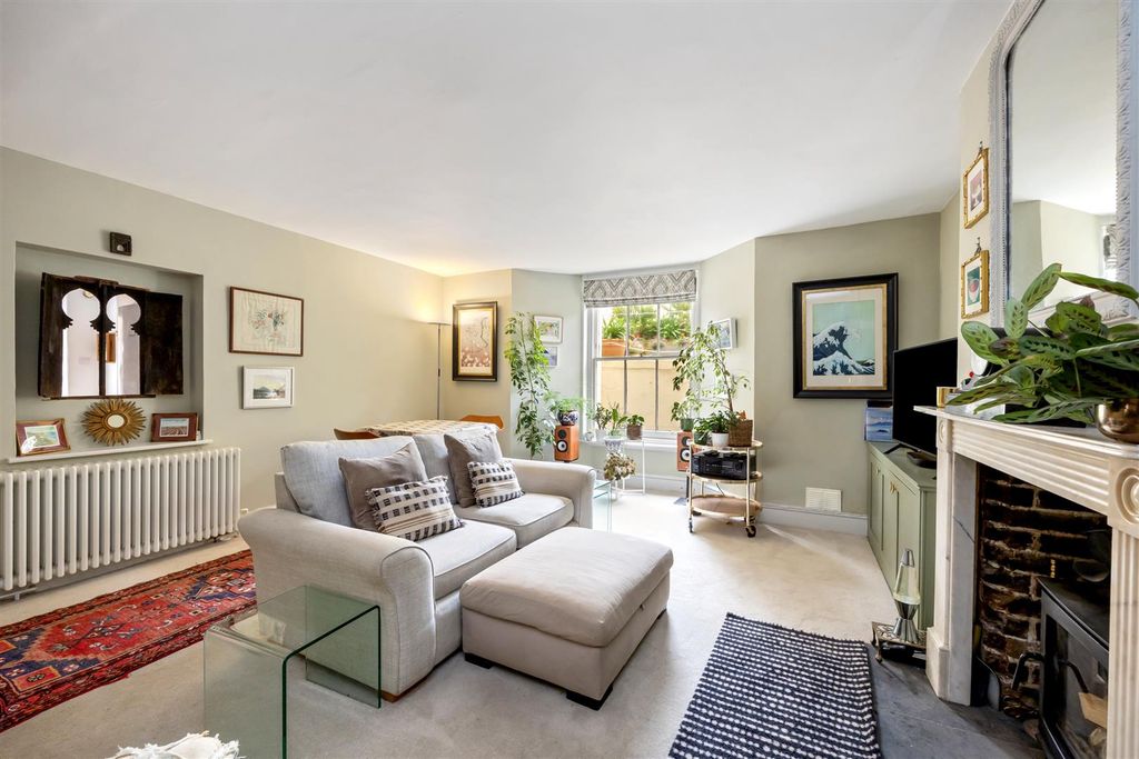 Property photo 3 of 14 Living Room