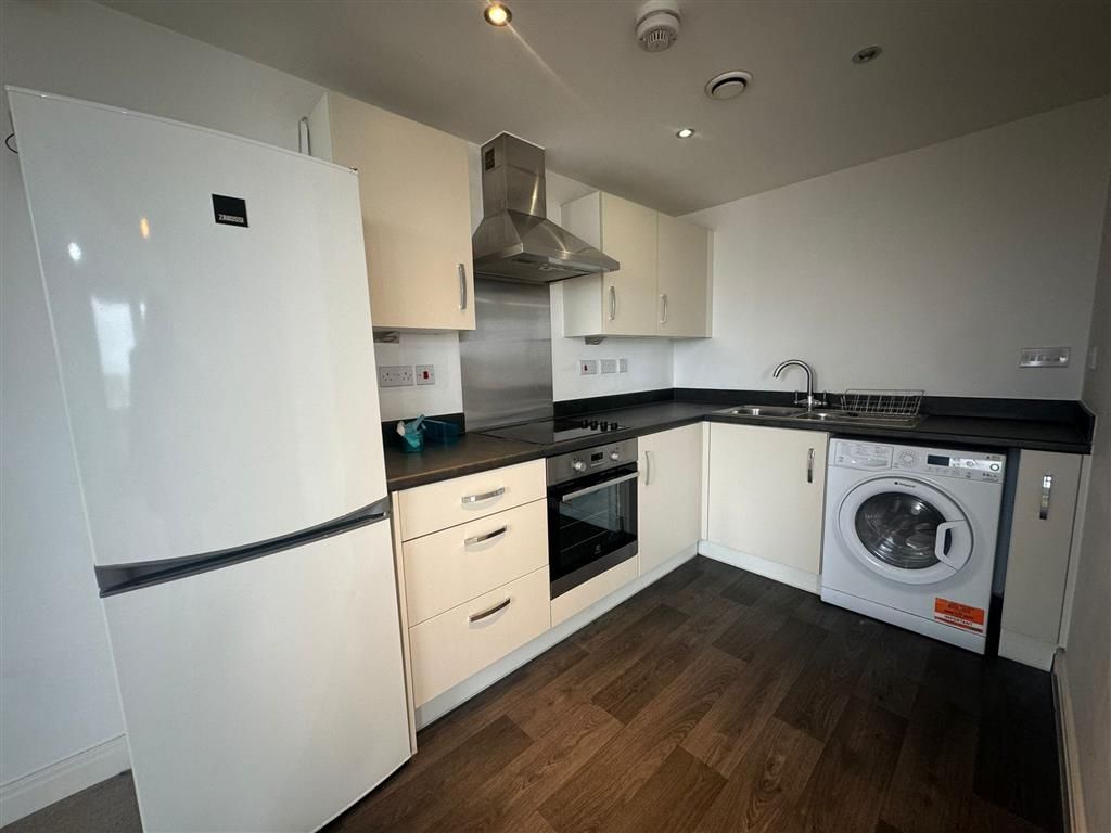 Property photo 3 of 9 Kitchen