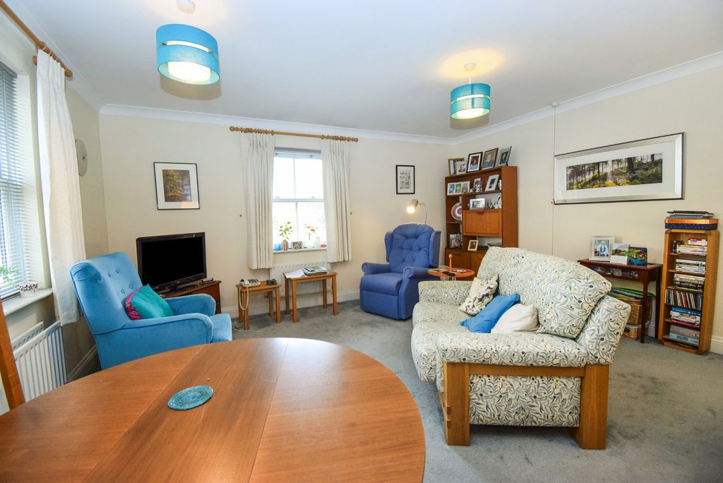 Property photo 2 of 10 Living Room