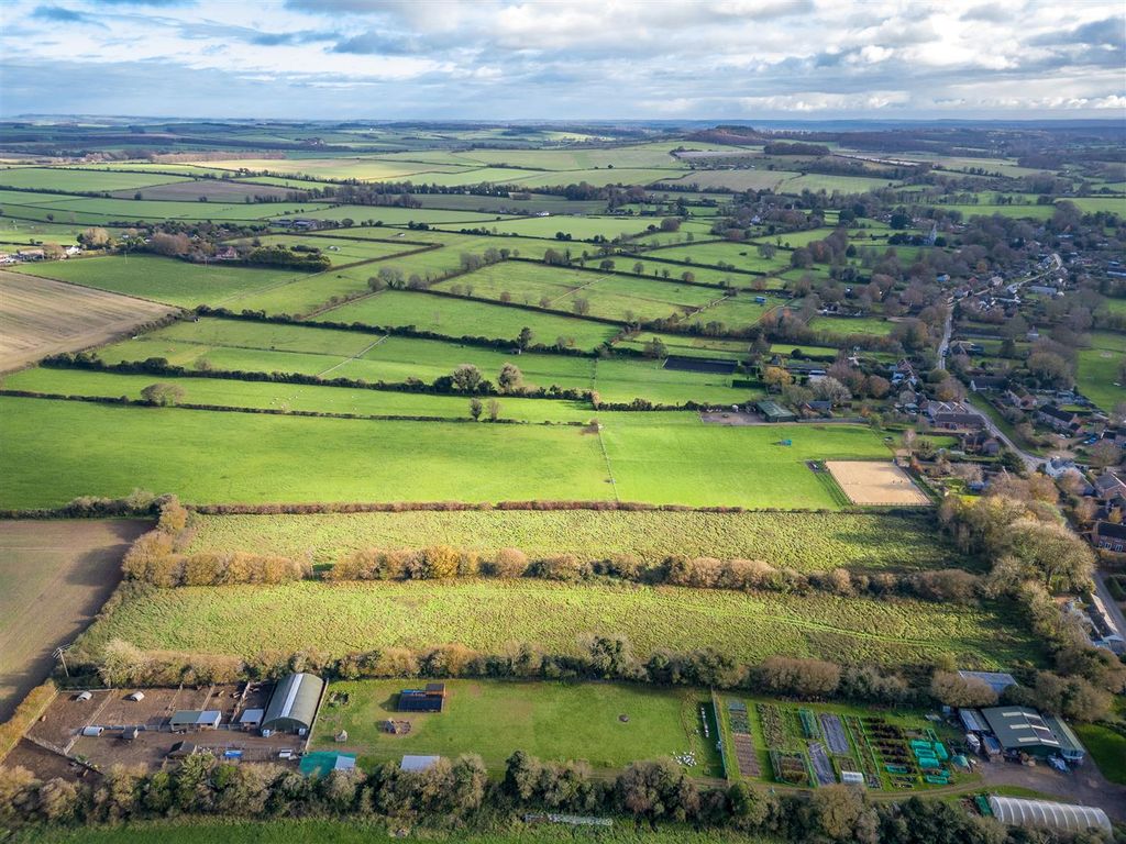 Property photo 2 of 19 1383220-11-691c76050418F-Arw.Jpg