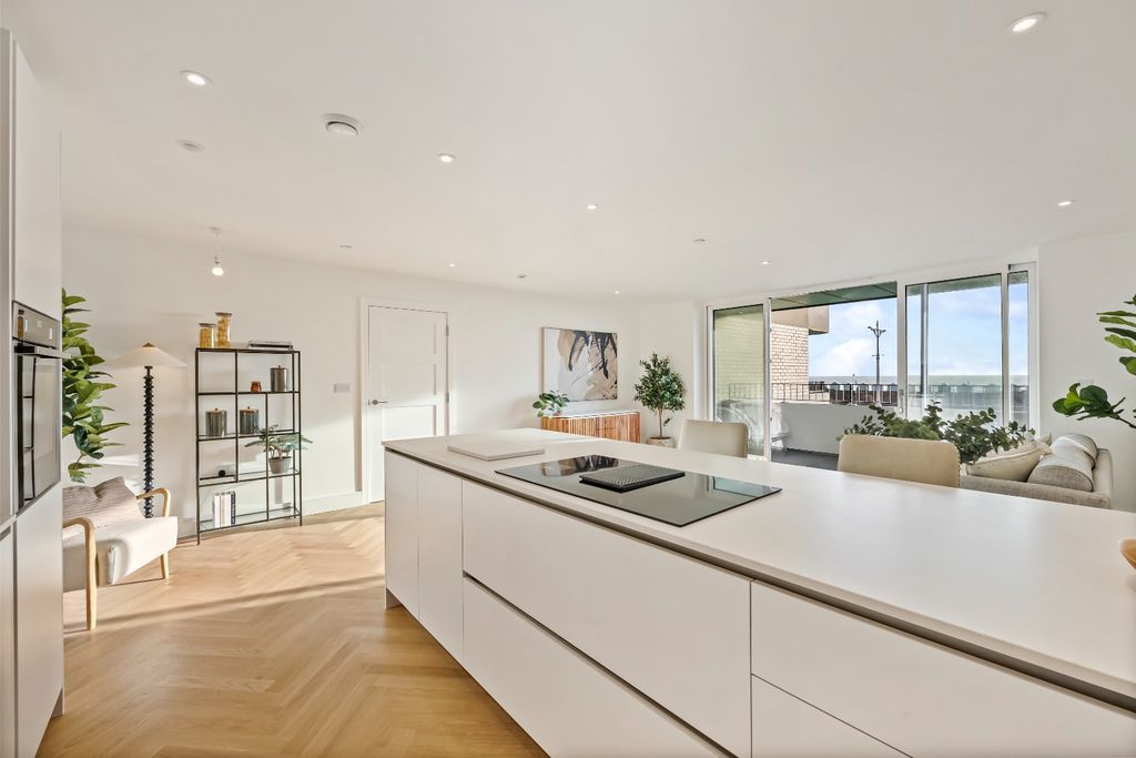 Property photo 2 of 17 4780572