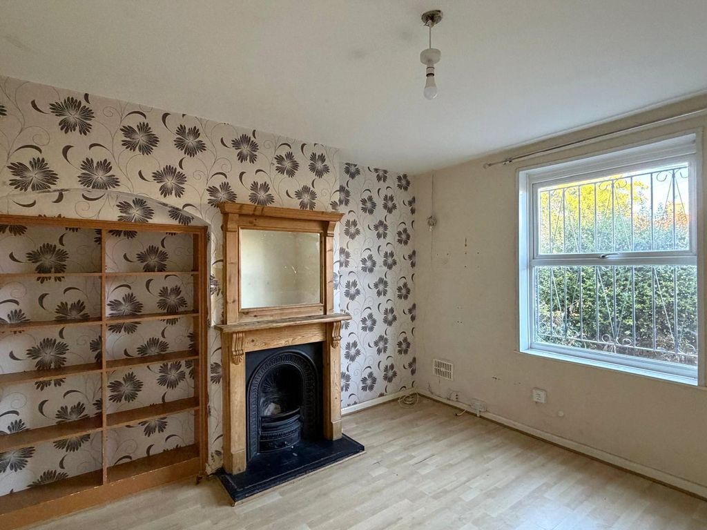 Property photo 2 of 15 Picture No. 23