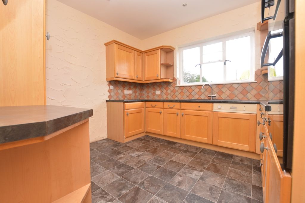 Property photo 3 of 6 Communal Kitchen