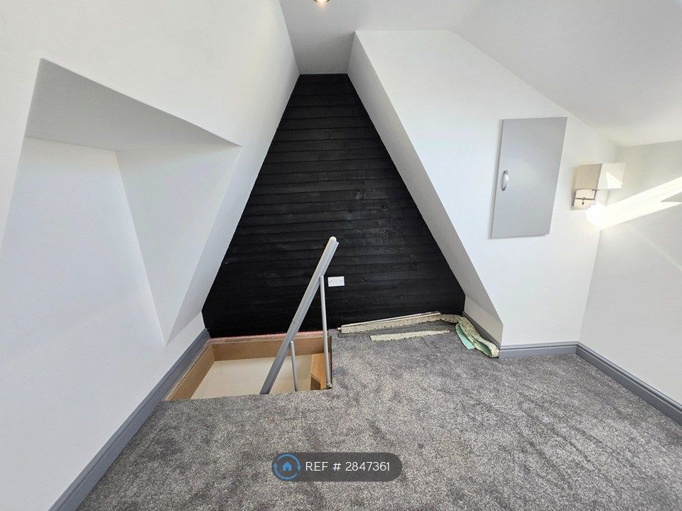 Property photo 3 of 8 Attic Room