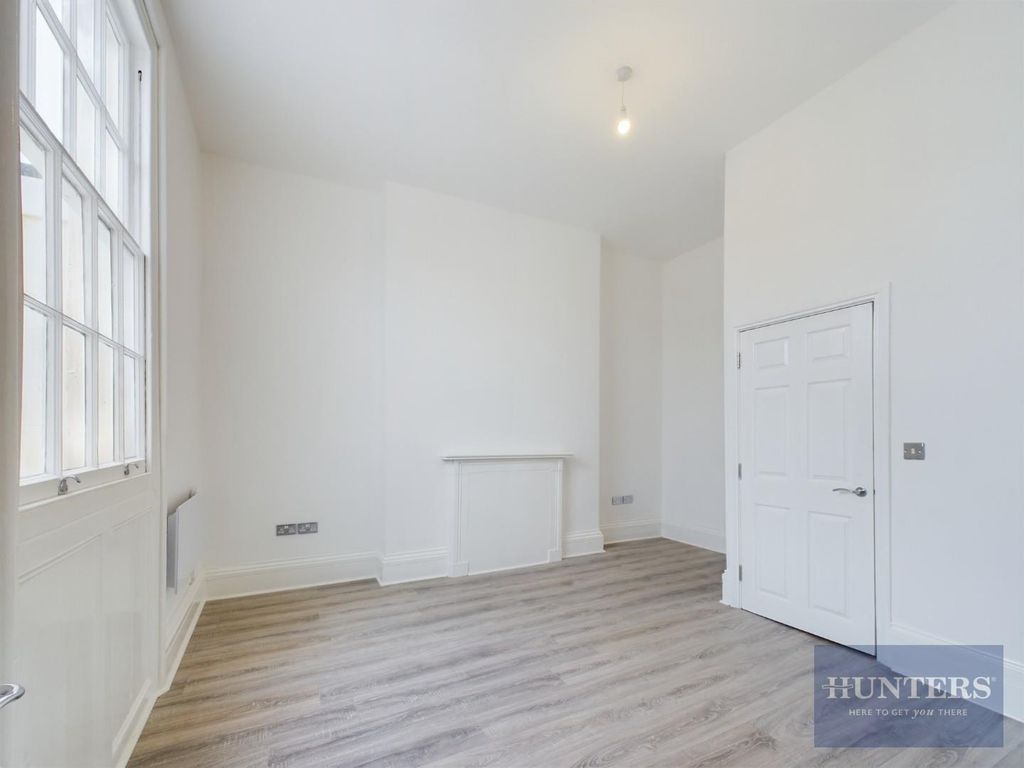 Property photo 3 of 12 Cam02256G0-Pr0122-Still006.Jpg