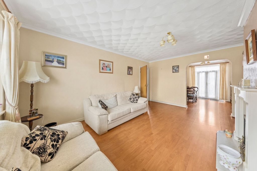 Property photo 3 of 27