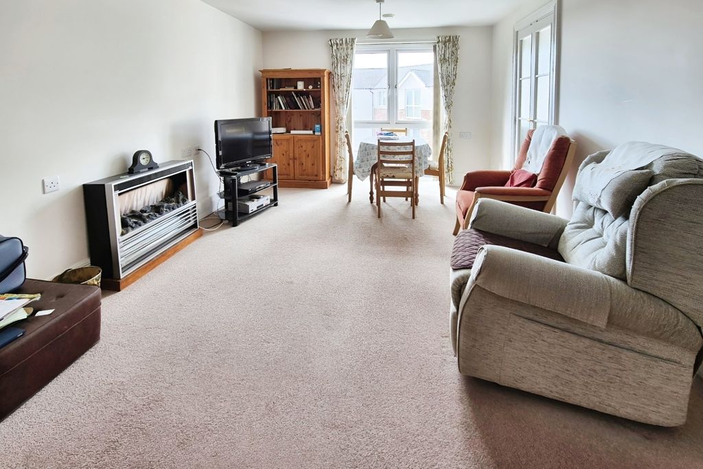 Property photo 2 of 10 Living/Dining Room