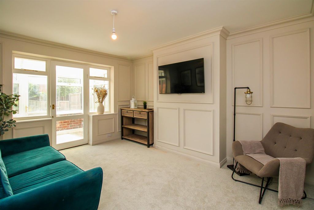 Property photo 3 of 10 Living Room
