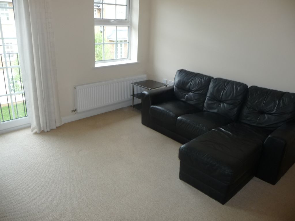 Property photo 3 of 7 Living Room
