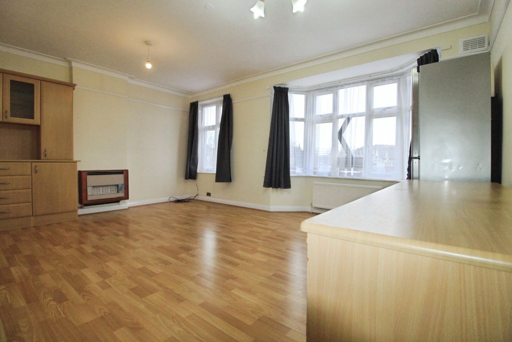 Property photo 3 of 17 Gallery