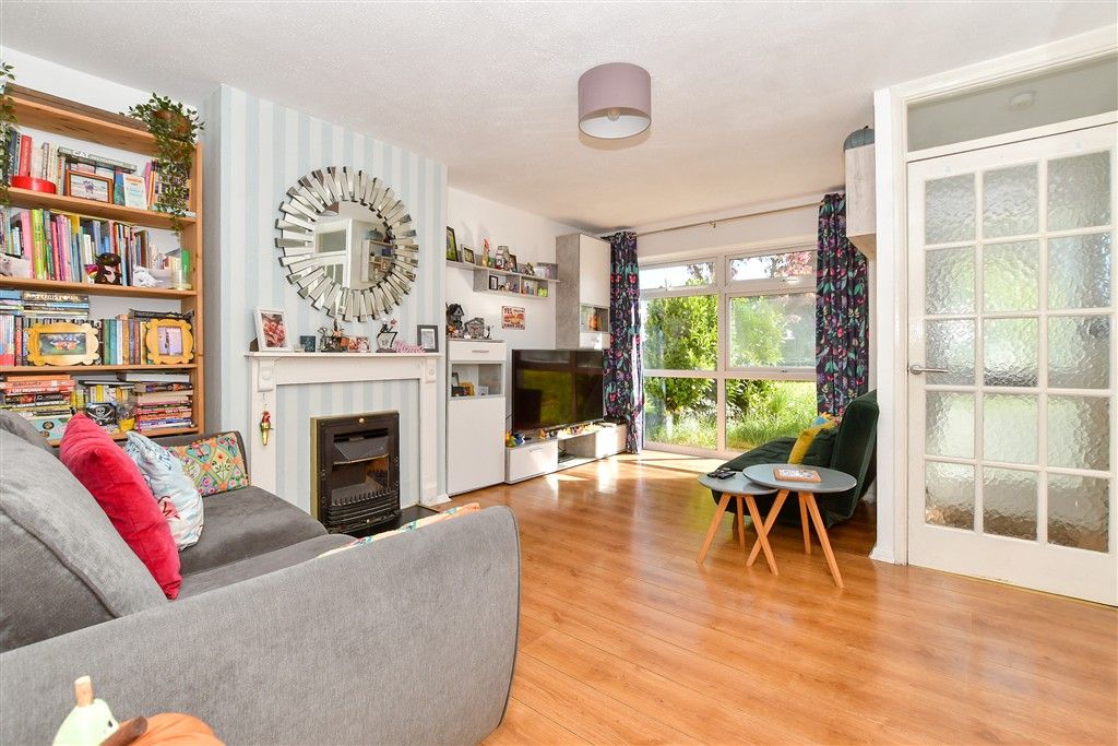 Property photo 3 of 14 Lounge