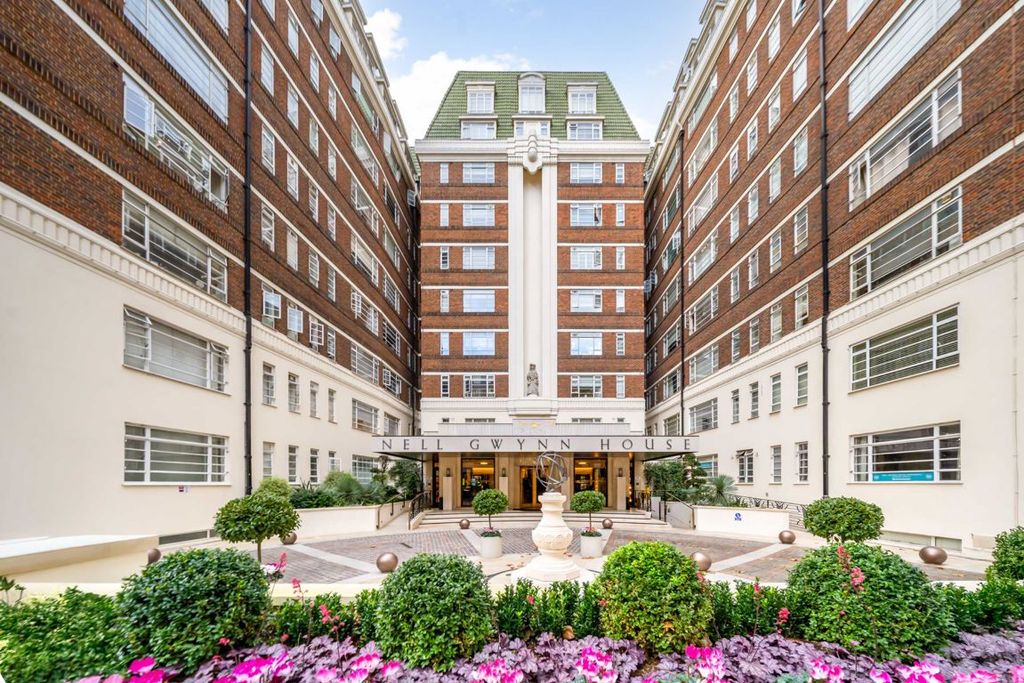 Property photo 1 of 2