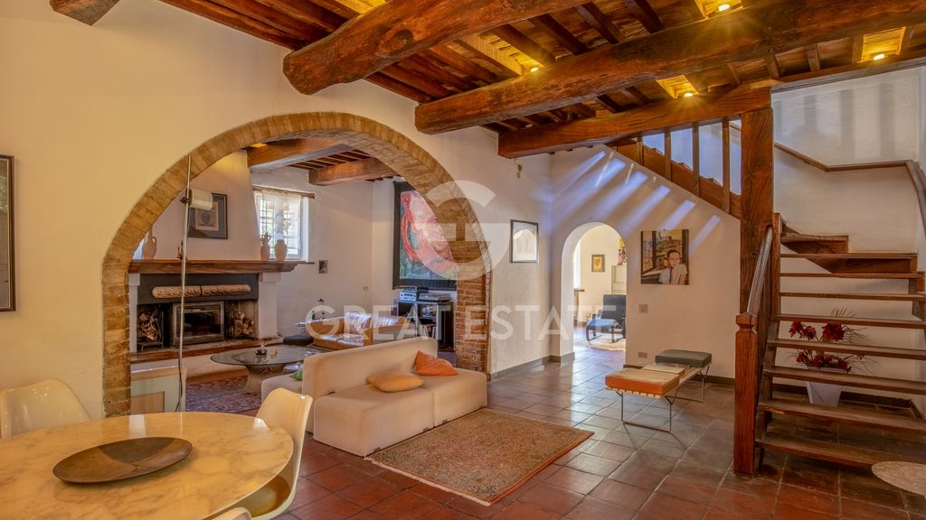 Property photo 2 of 46 Interiors