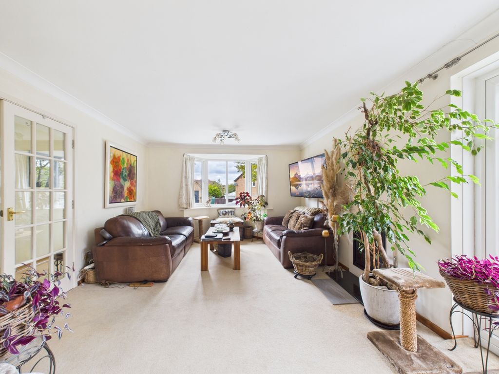 Property photo 2 of 21 Lounge