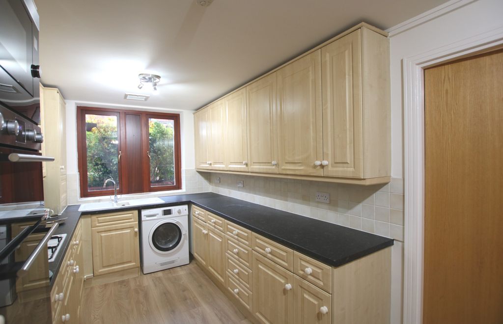Property photo 3 of 17 11.Kithcen