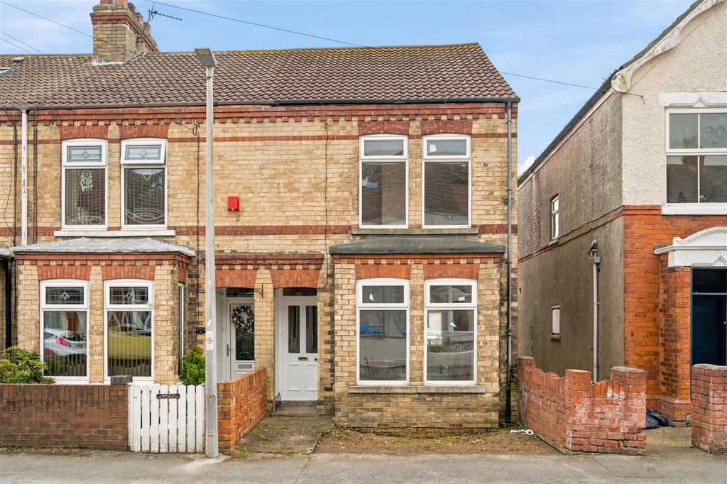 Property photo 2 of 18