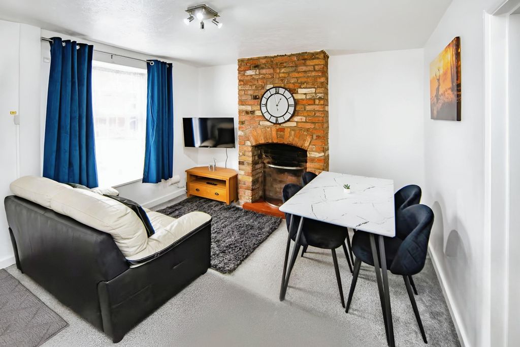 Property photo 2 of 10