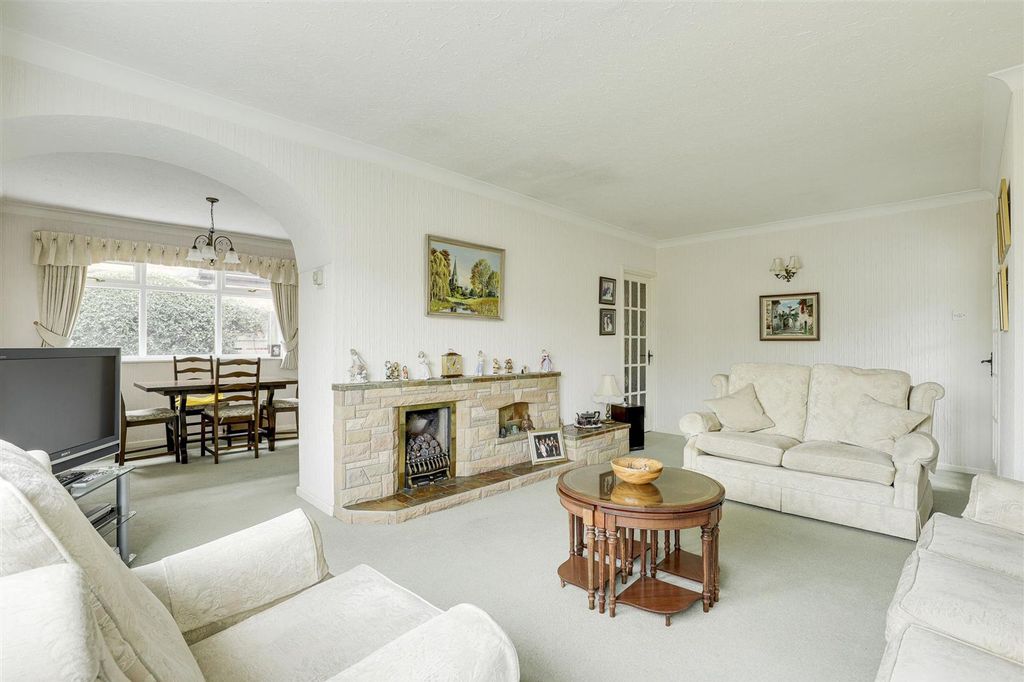 Property photo 2 of 20