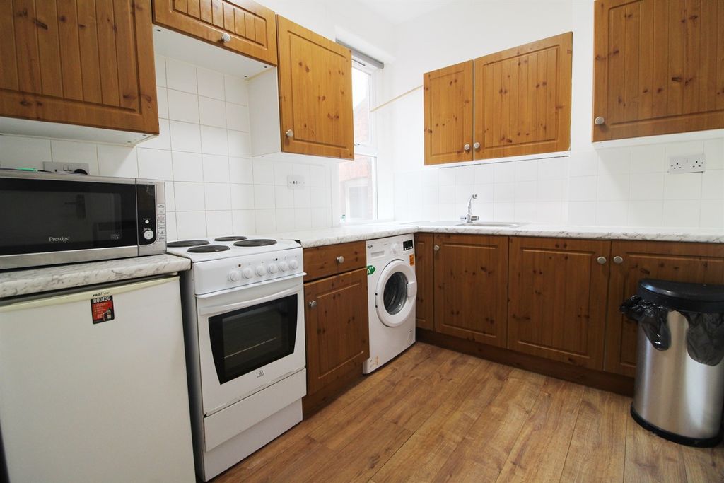 Property photo 2 of 5 Kitchen