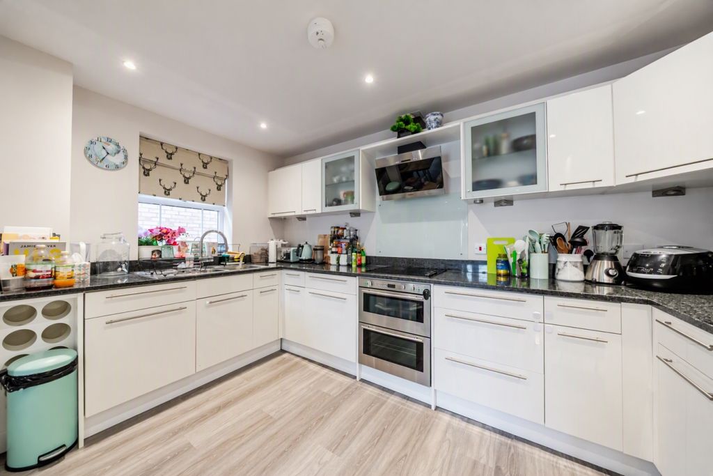 Property photo 3 of 14 Kitchen