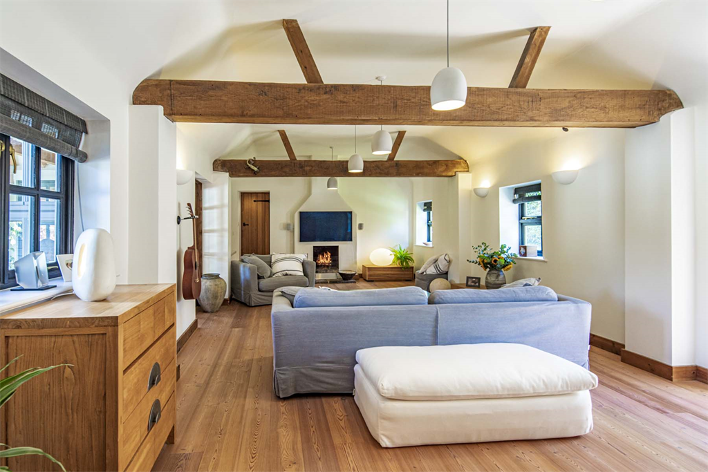 Property photo 3 of 23