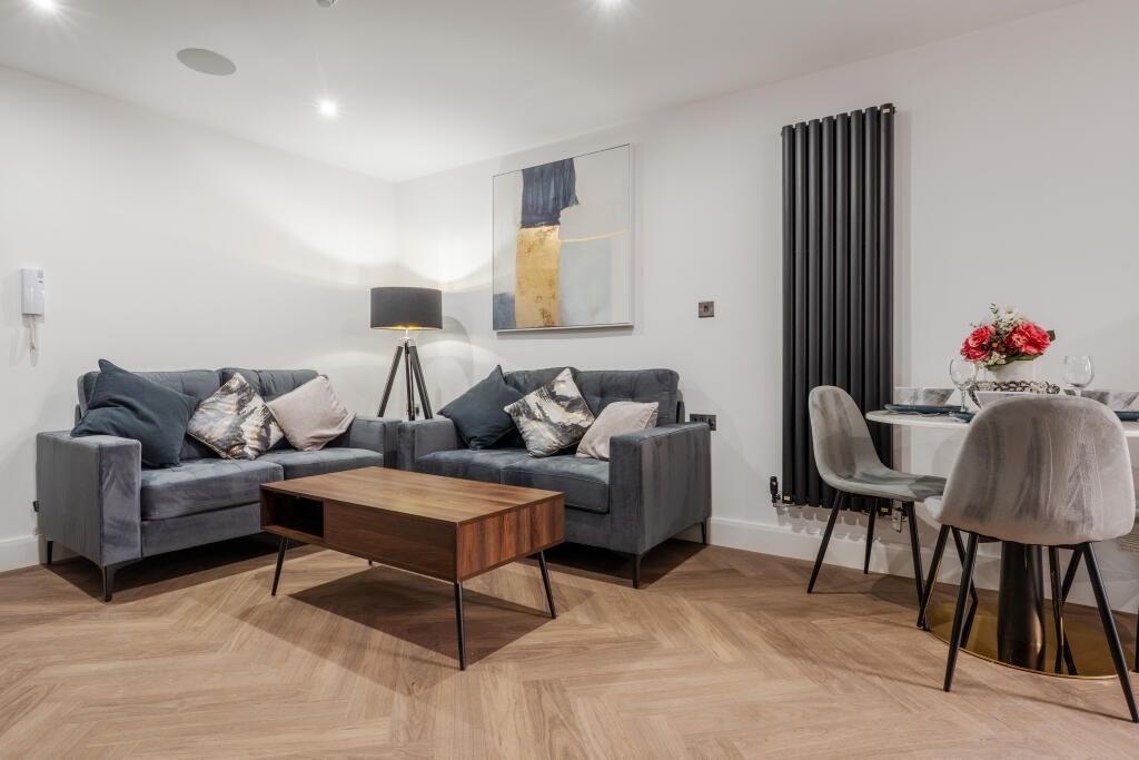 Property photo 3 of 15 A Spacious And Well-Maintained Living Room Featuri...