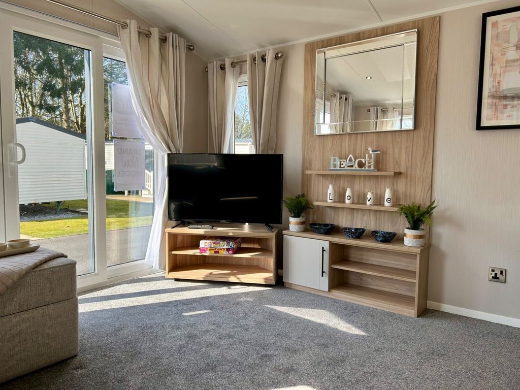 Property photo 1 of 7 - Willerby Lamberhurst For Sale