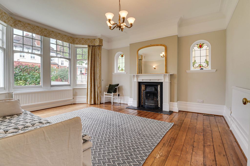 Property photo 2 of 23 Lounge