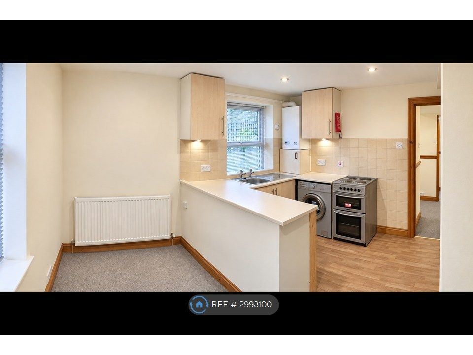Property photo 3 of 12 Kitchen 1