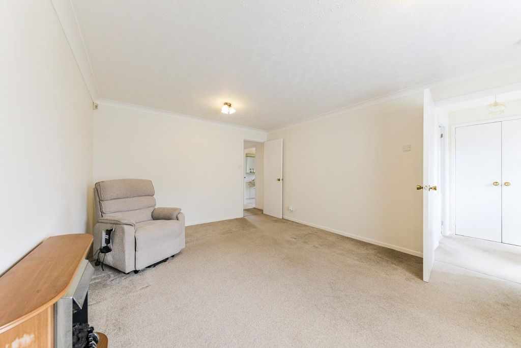 Property photo 3 of 14 Lounge