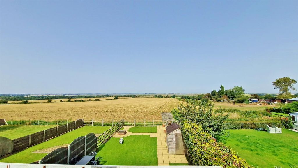 Property photo 2 of 33