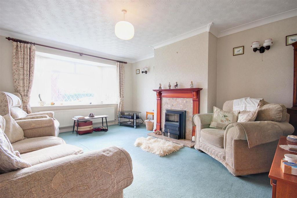 Property photo 2 of 15 Lounge