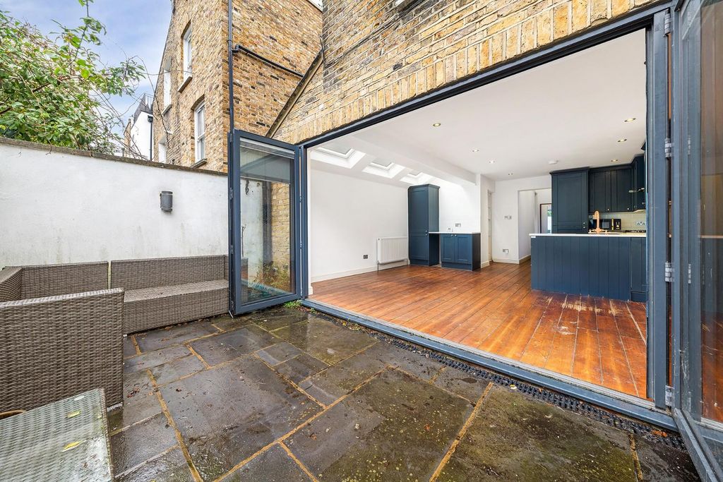 Property photo 3 of 12 Garden (2).Jpg