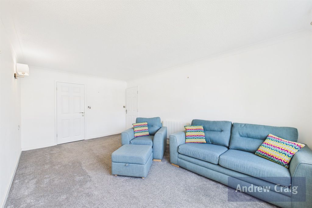 Property photo 2 of 14 Lounge