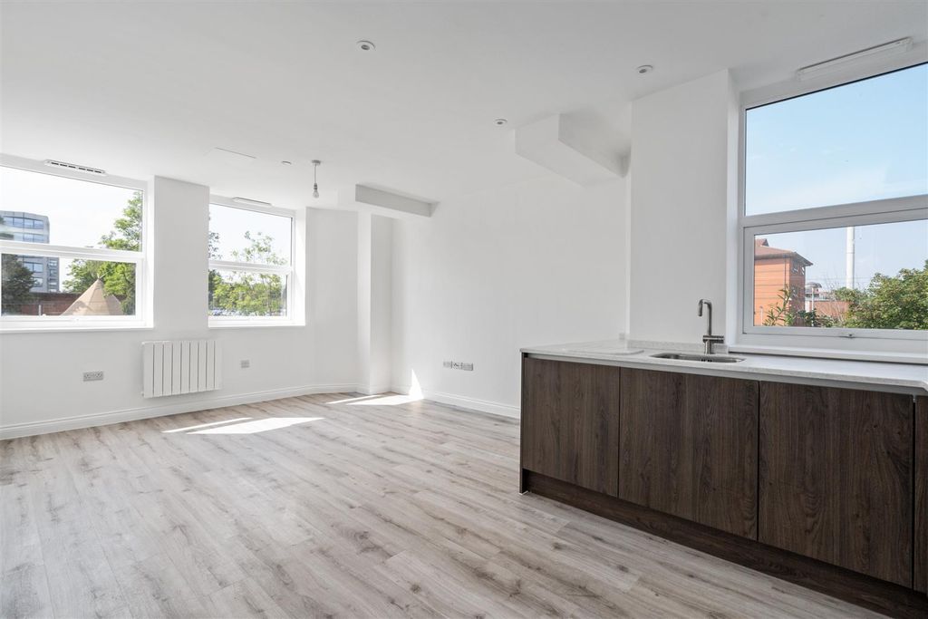 Property photo 2 of 8 Warwick House - 6-2_Lo.Jpg